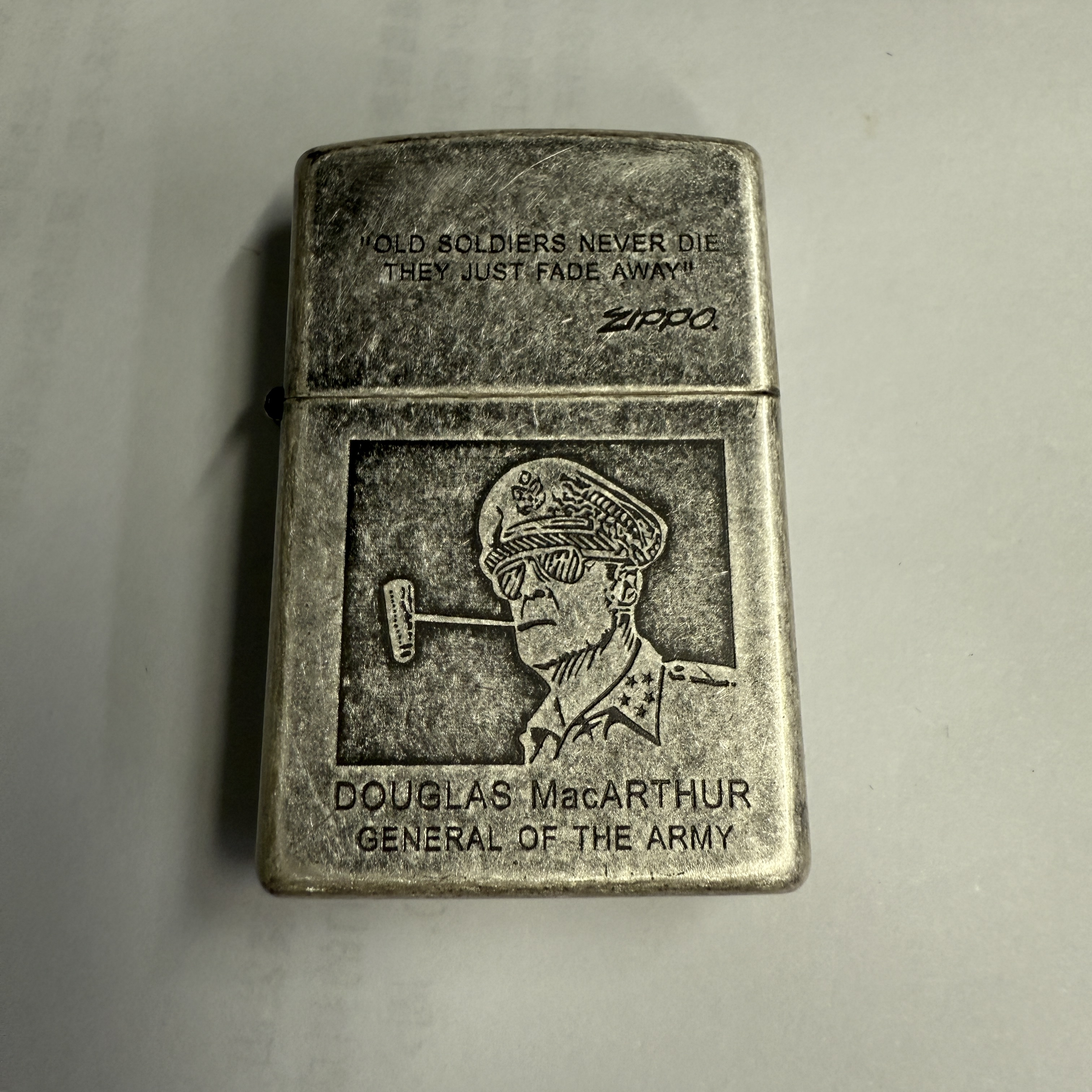 ZIPPO打火机麦克阿瑟古银01  CC