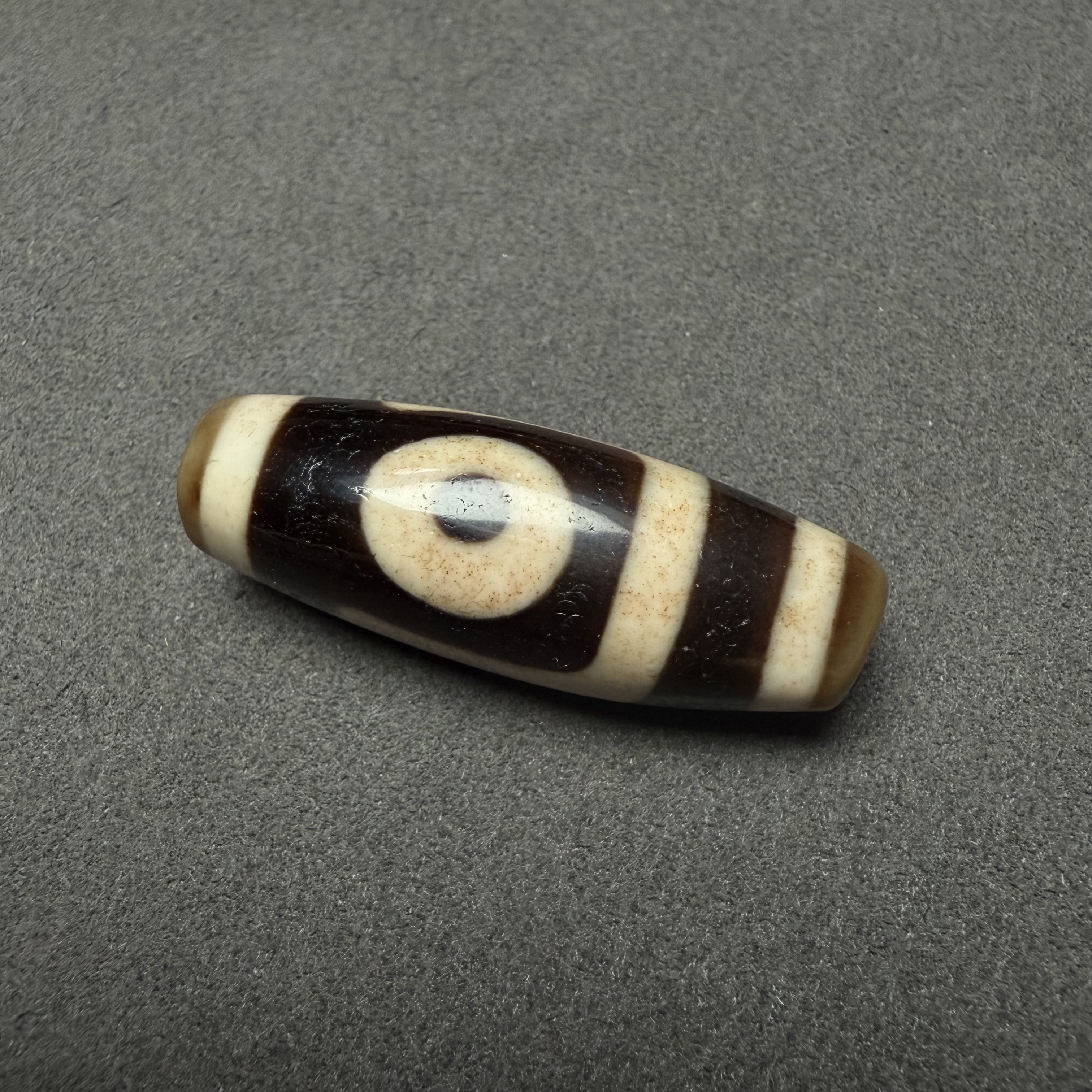 行运任晓攀顶料折线2眼天然玛瑙精品台珠玛瑙玉髓