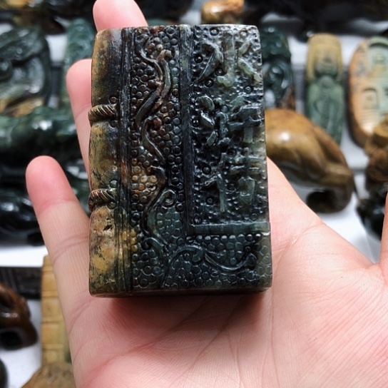 岫岩河磨玉（透闪石质玉）把件未镶嵌