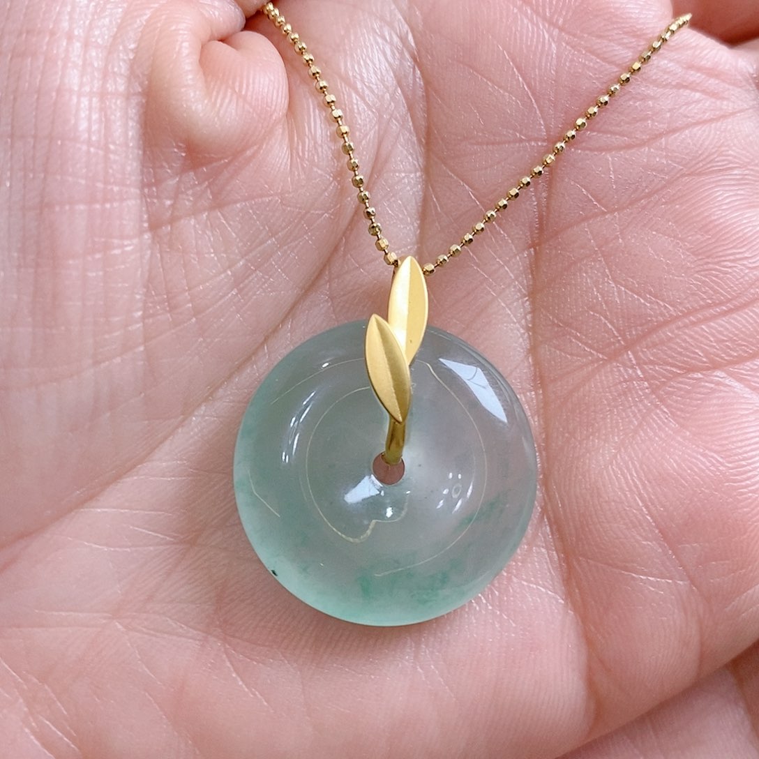 石英质玉吊坠(赠链)18K金镶嵌