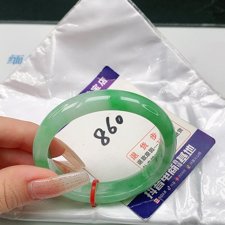 未镶嵌手镯（贵妃镯）翡翠