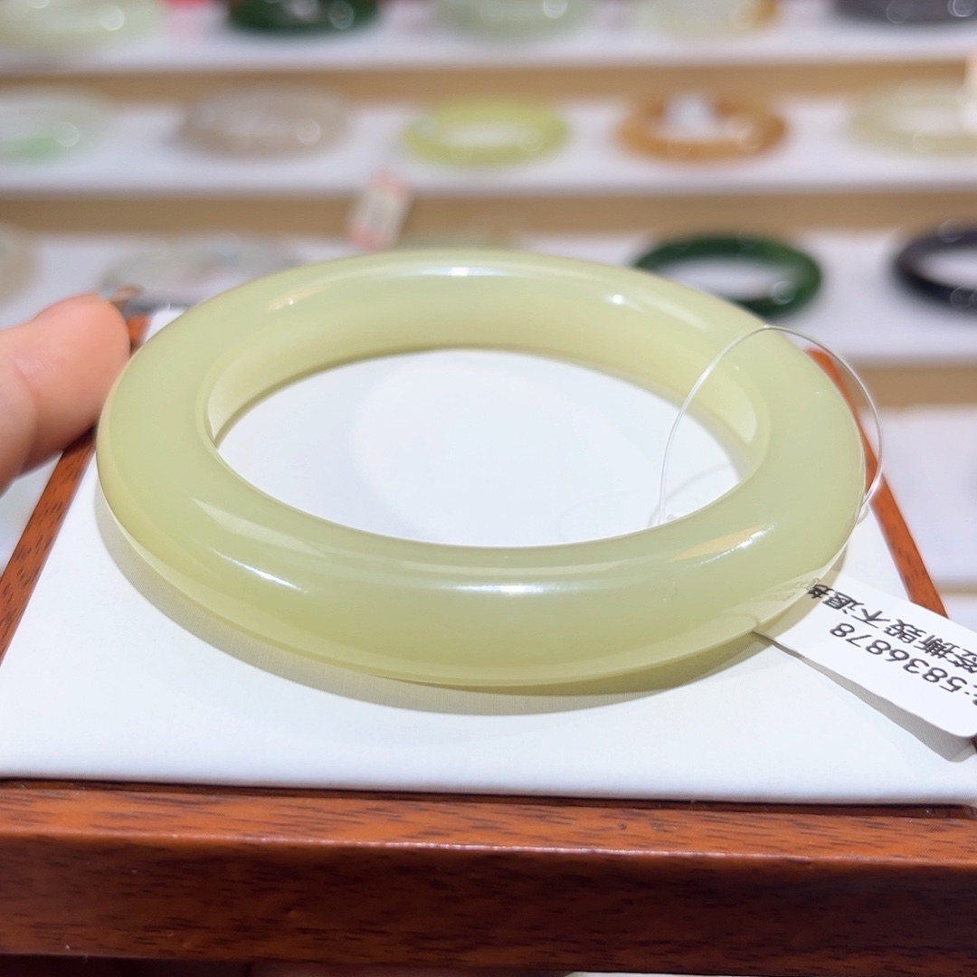 和田玉未镶嵌手镯黄口