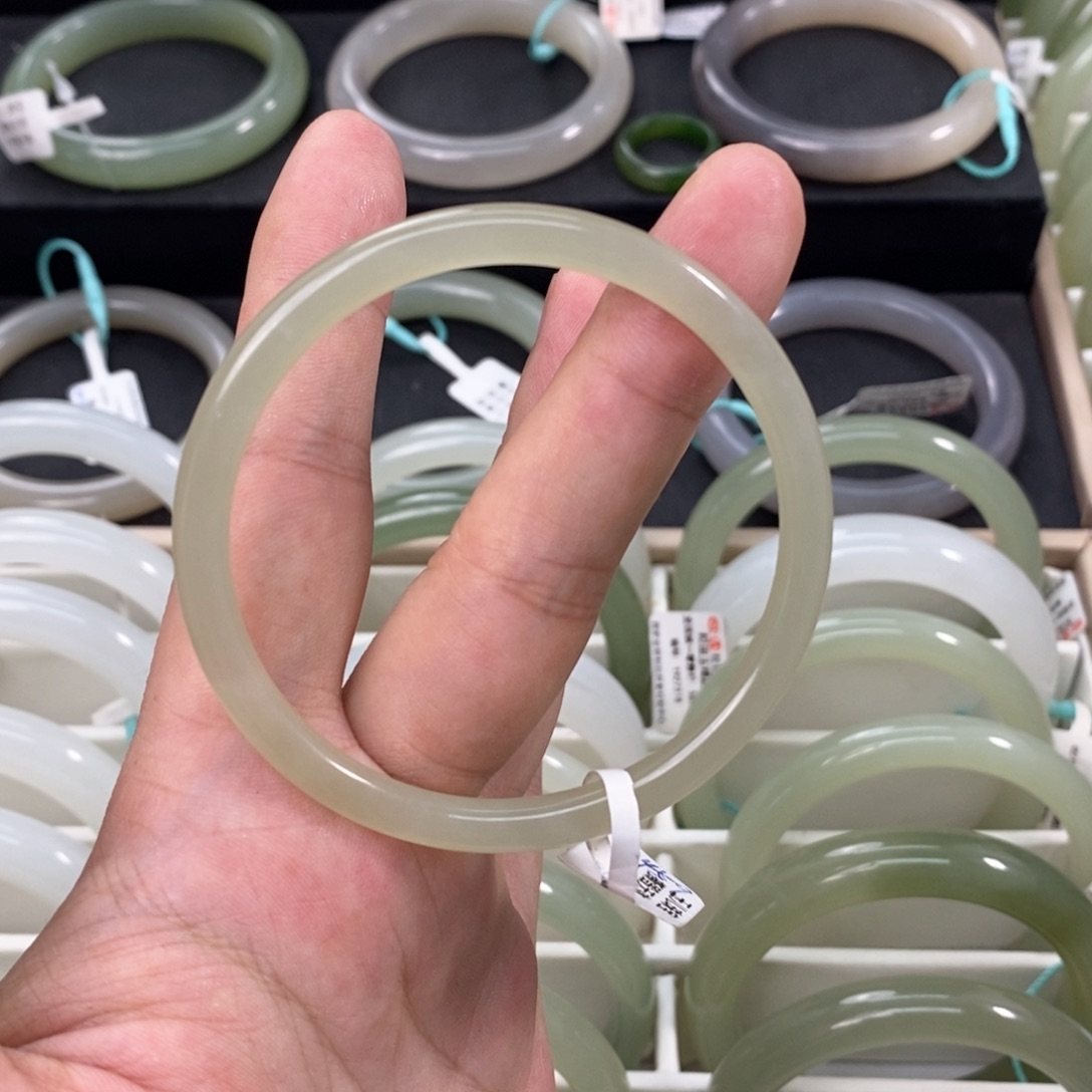 和田玉手镯未镶嵌5657