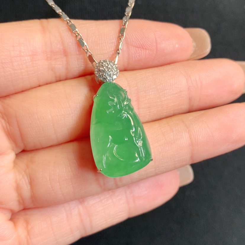 【闪购商品】颈饰18K金镶嵌翡翠小鹿