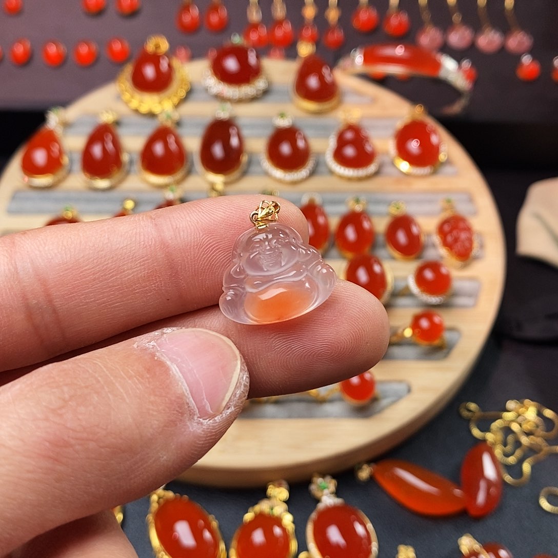 南红玛瑙颈饰18K金镶嵌