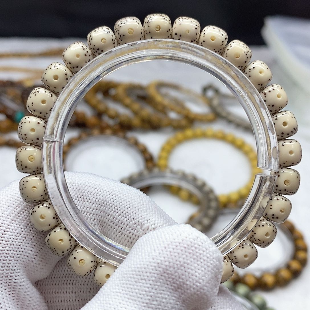 星月菩提吊坠8/7瓷白大眼