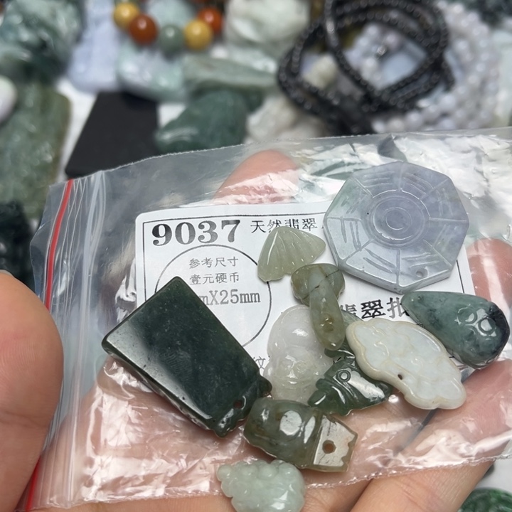 翡翠未镶嵌吊坠(不含链)9037