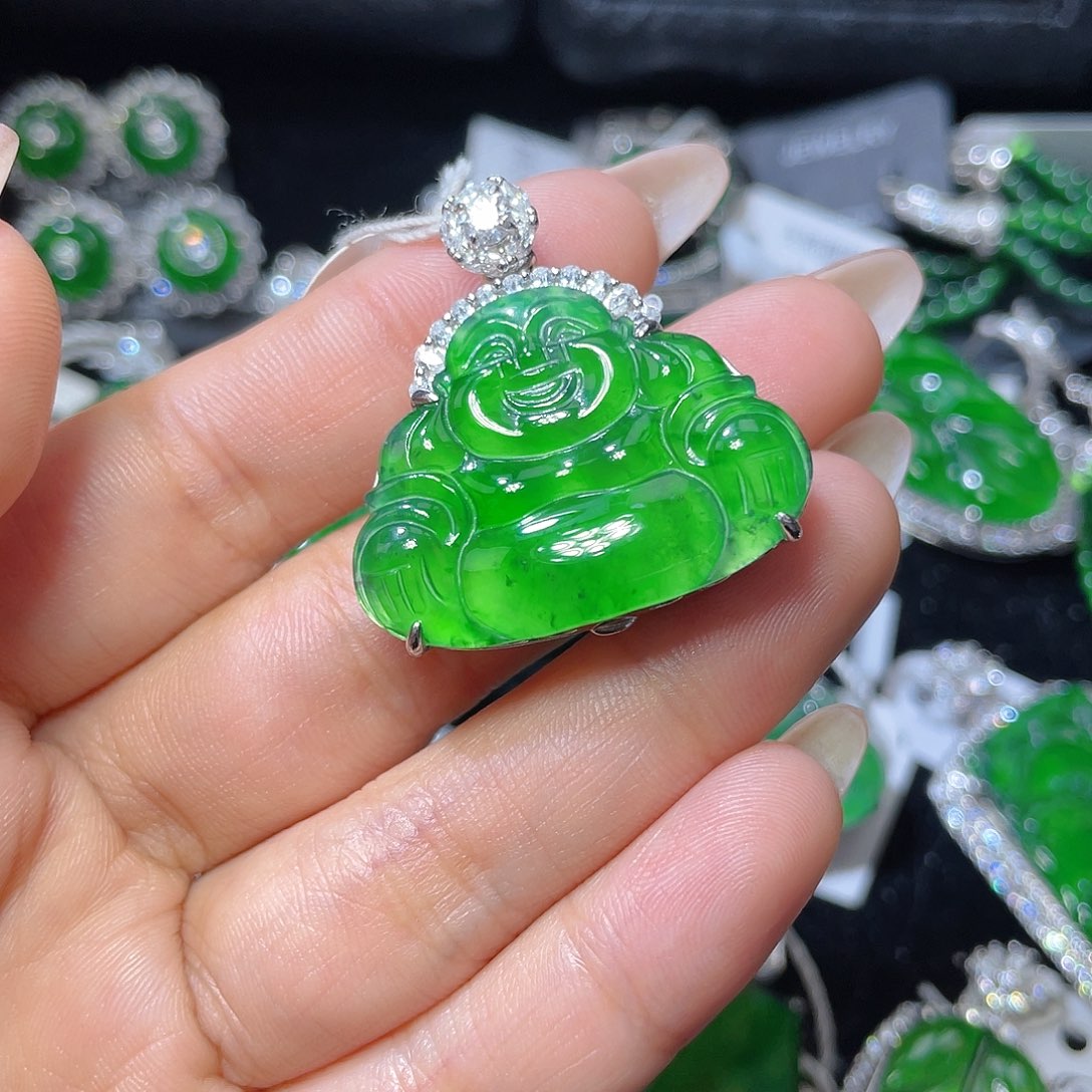 翡翠颈饰银S925镶嵌M****?翡翠