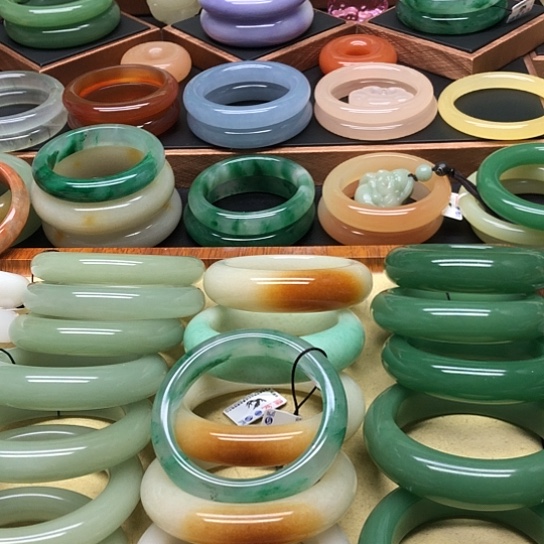 石英质玉（黄龙玉）合金手镯草****?