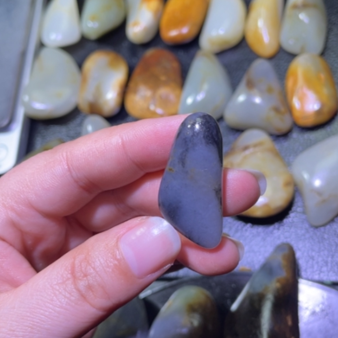 【闪购商品】颈饰未镶嵌和田玉（子料）财**亿