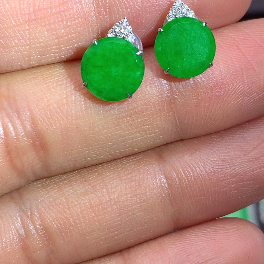 颈饰18K金镶嵌翡翠上新