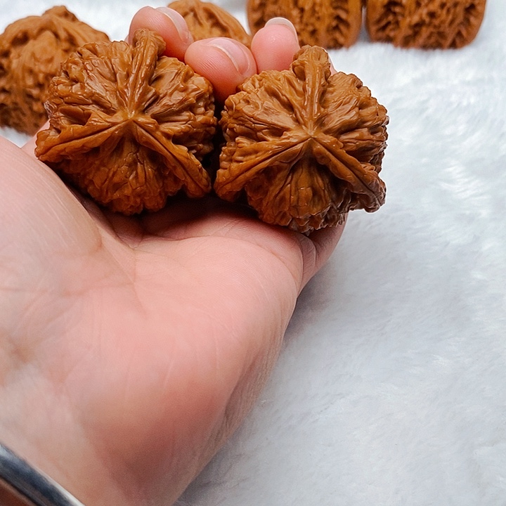 譕***諺文玩核桃吊坠三棱