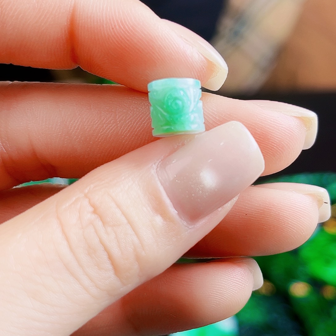 颈饰未镶嵌翡翠多样性