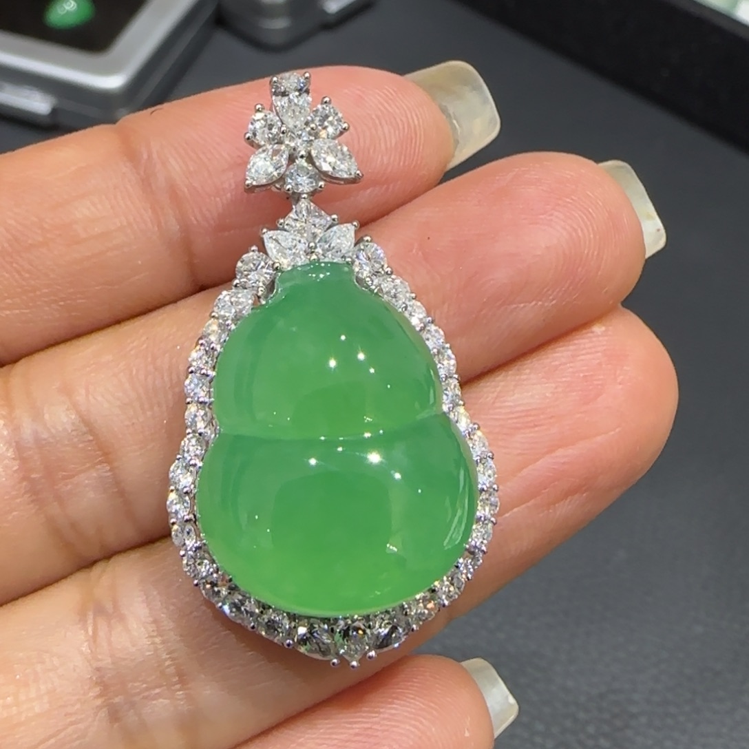 翡翠颈饰18K金镶嵌葫芦