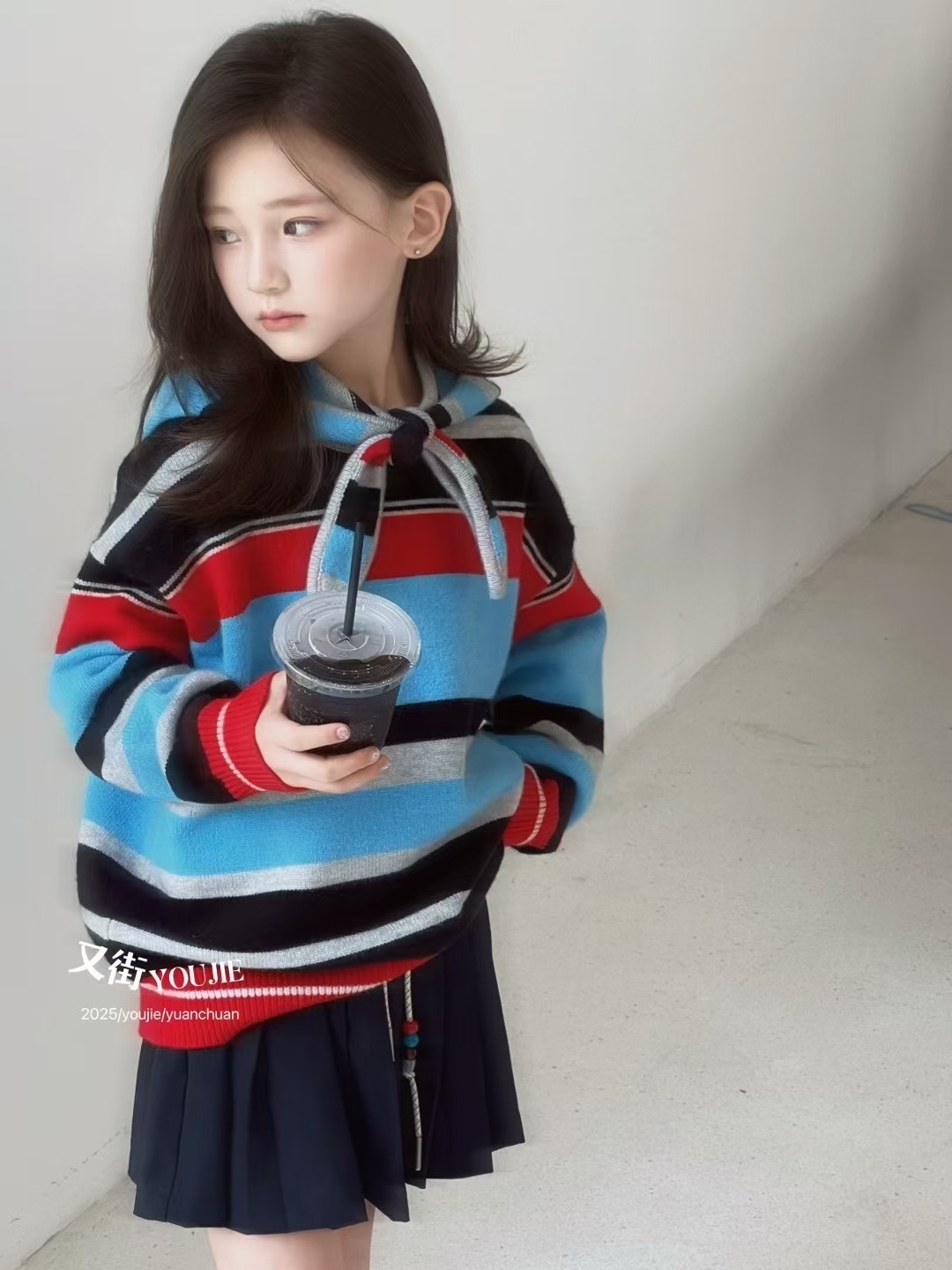 【秋上新】女童慵懒风彩色条纹拼色连帽毛衣D