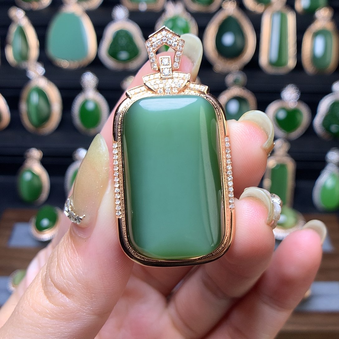 和田玉首饰18K金镶嵌