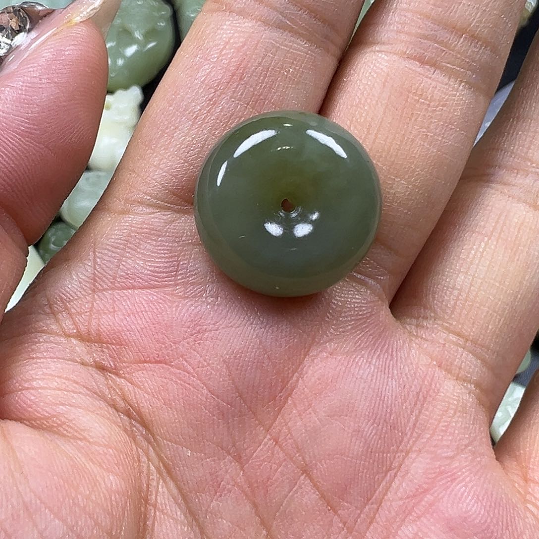 和田玉未镶嵌吊坠(不含链)微瑕