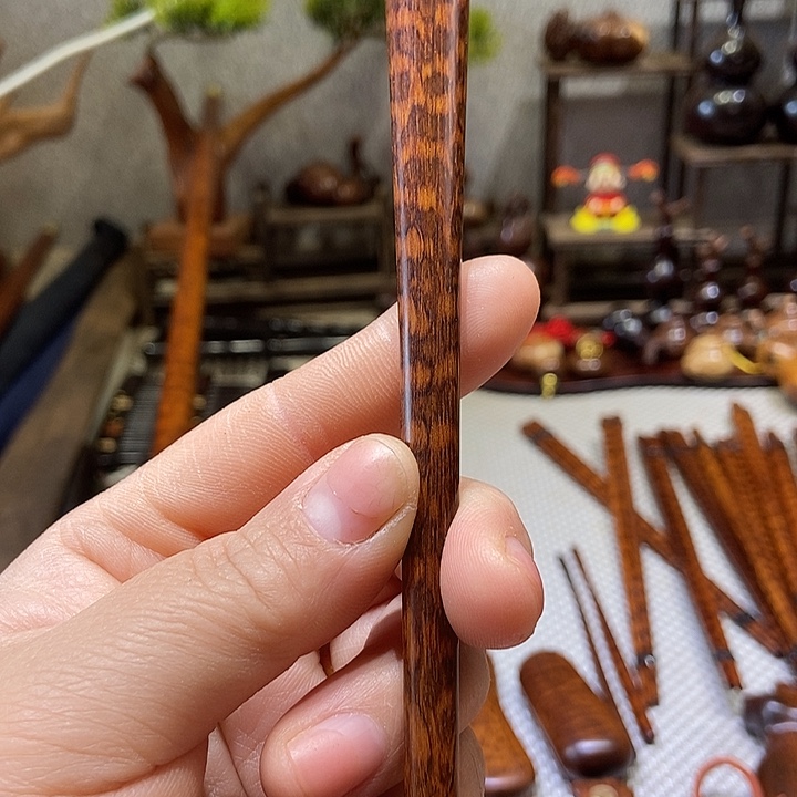南美蛇纹木发簪一根