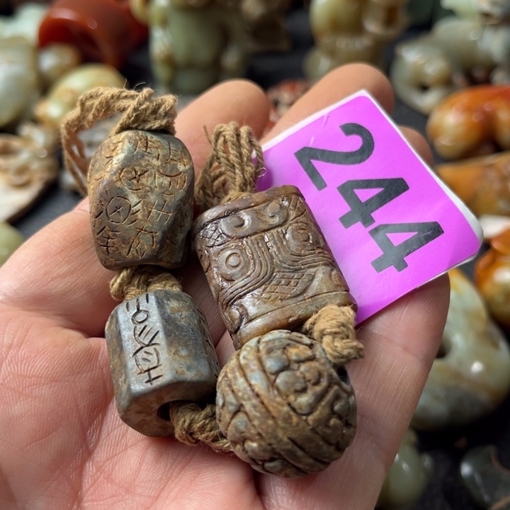 和田玉颈饰未镶嵌