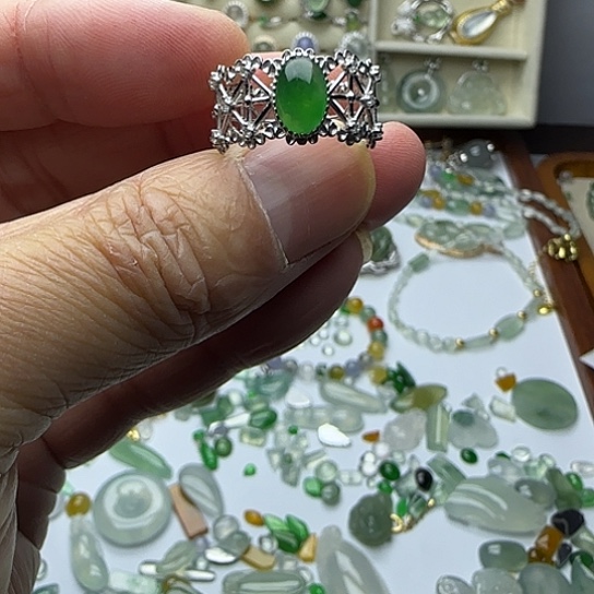 翡翠裸石18k金镶嵌戒指