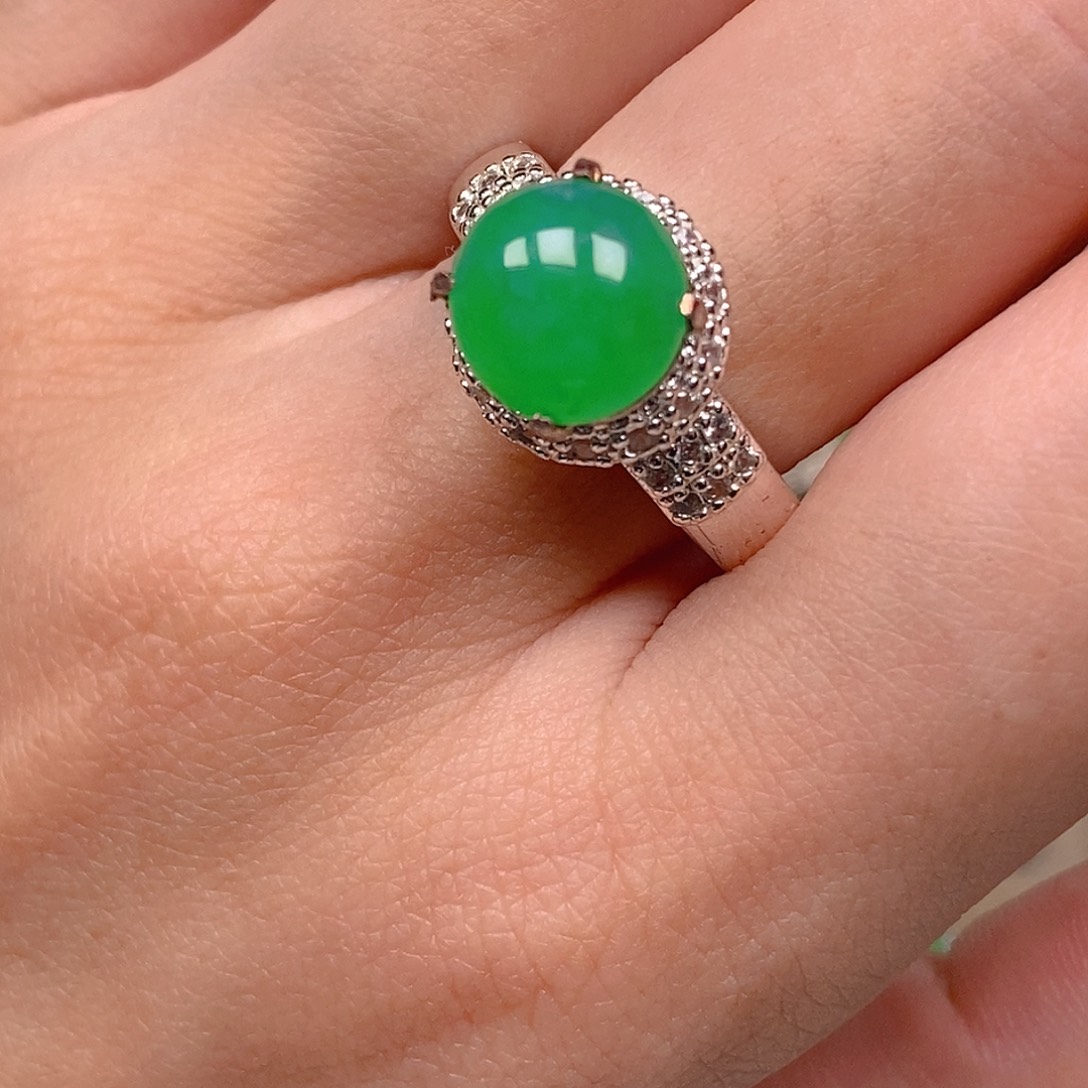 翡翠戒指未镶嵌甜阳绿