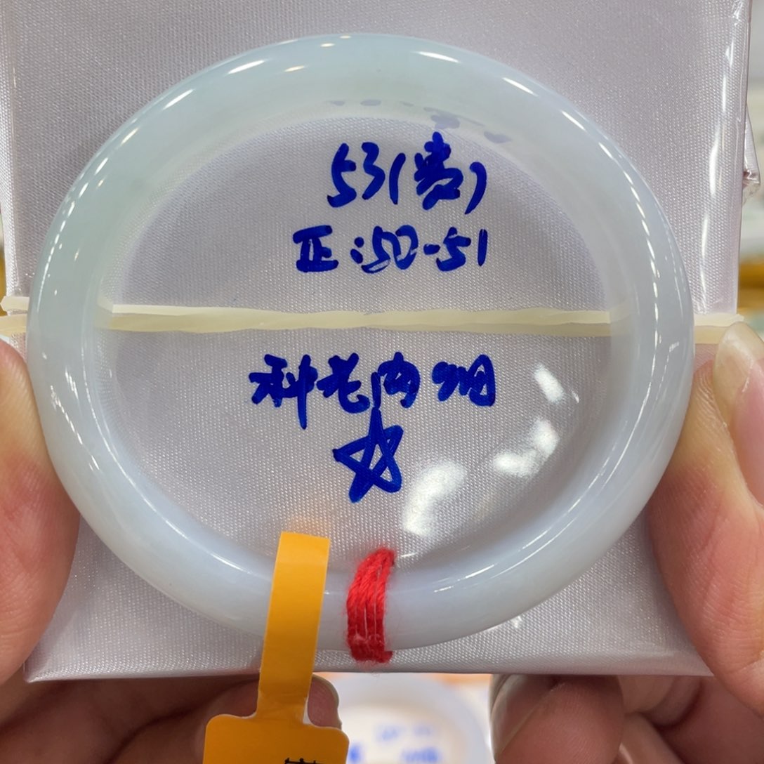 翡翠手镯未镶嵌翡翠手镯