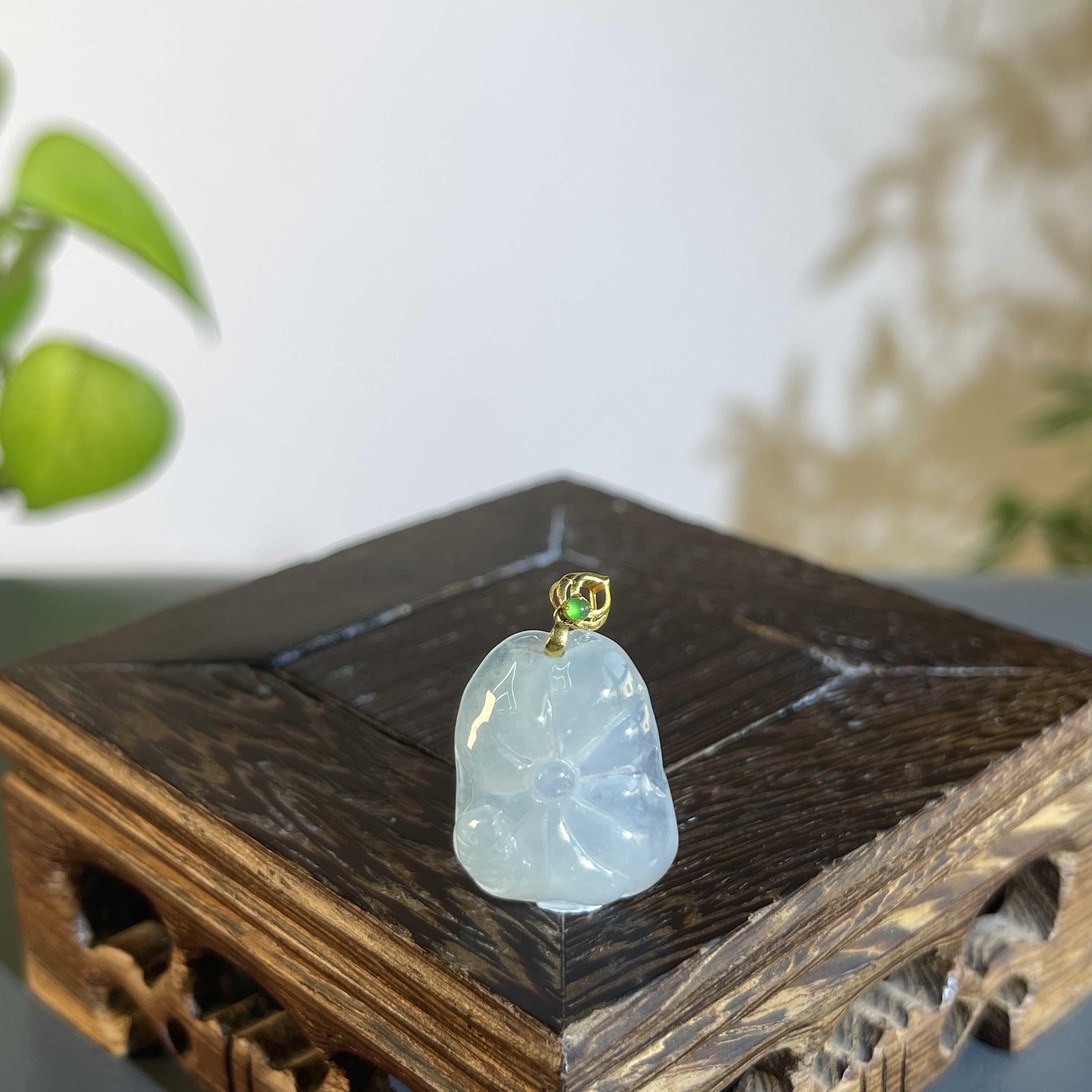 JXB15-48  天然缅甸A货翡翠 18K扣头和和美美