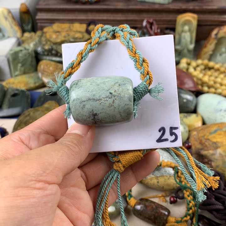 岫岩河磨玉（透闪石质玉）挂件有瑕未镶嵌