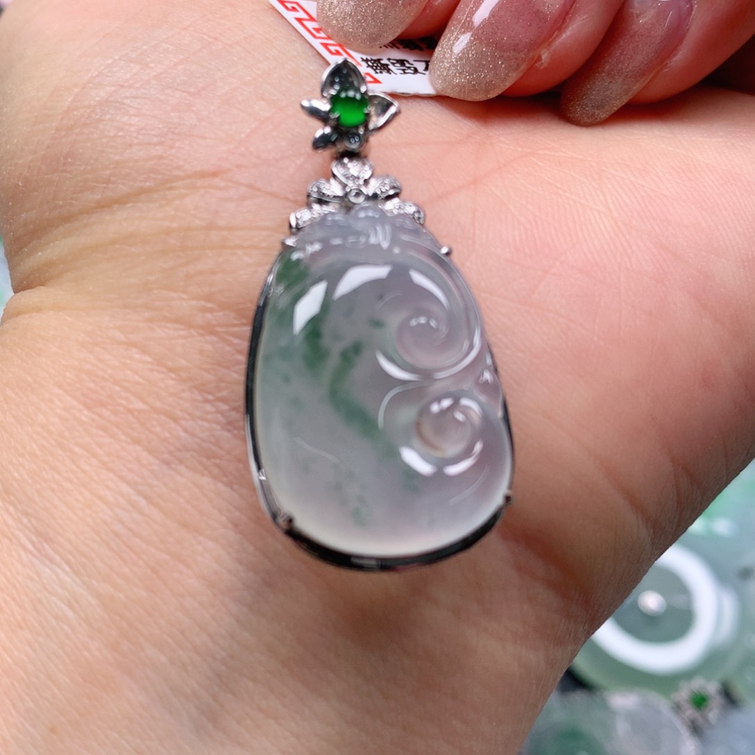 翡翠颈饰18K金镶嵌天然翡翠