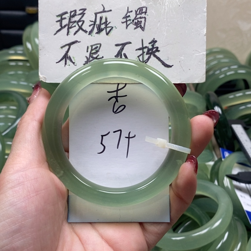 【闪购商品】蛇纹石玉手镯未镶嵌杏***眉