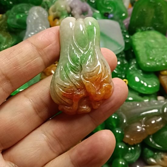翡翠颈饰未镶嵌翡翠