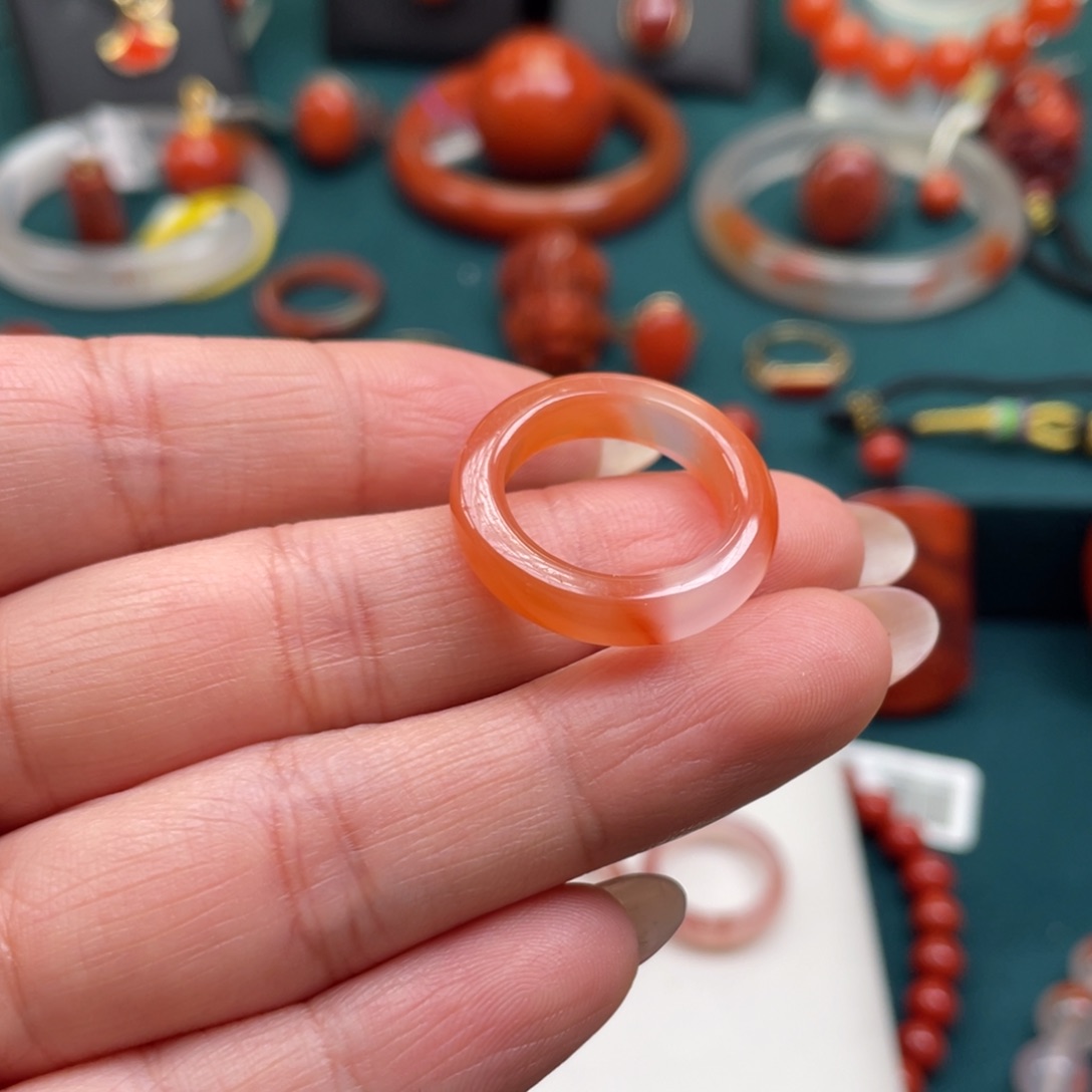 雯***周南红玛瑙未镶嵌川料南红戒圈18+