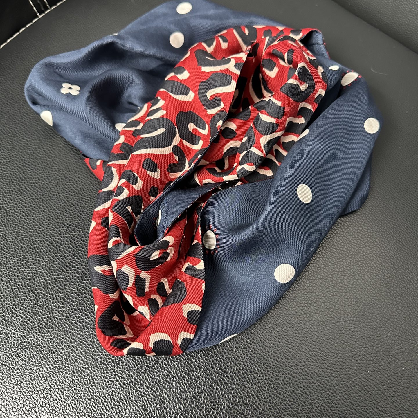 95新 LouisVuitton/路易威登 95新LV红色豹纹双面围脖149455