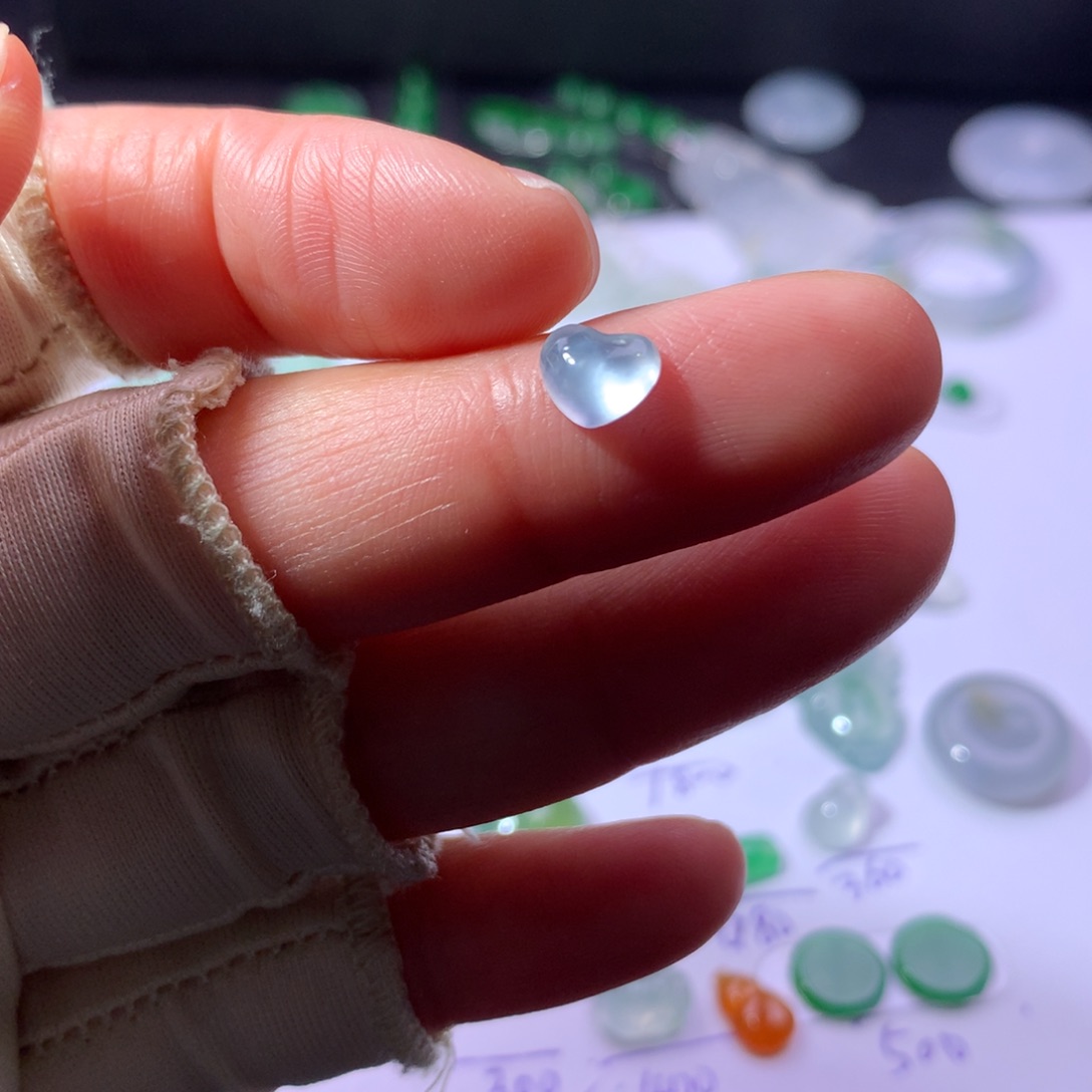 翡翠未镶嵌耳饰心