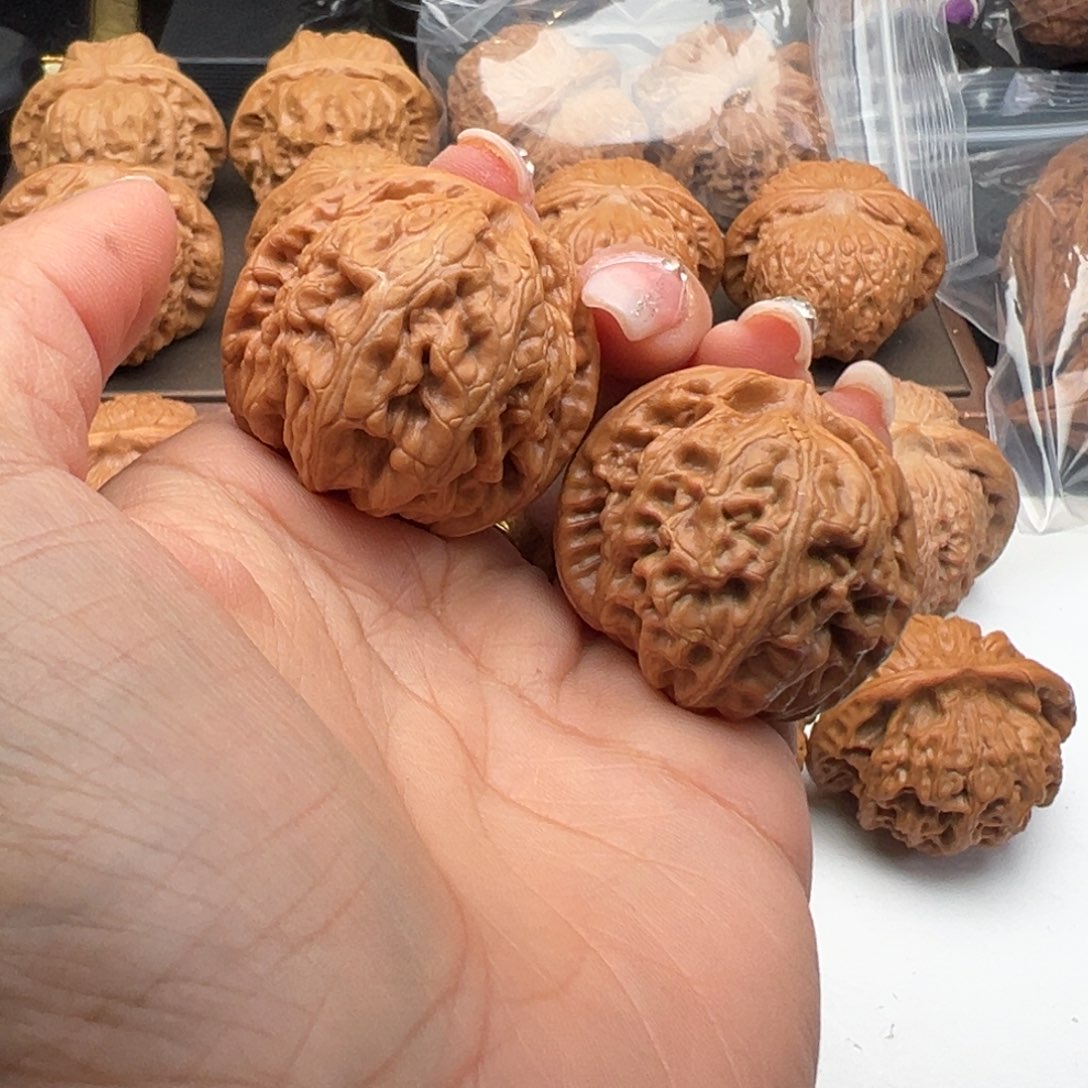 文玩核桃把件红锦鲤37