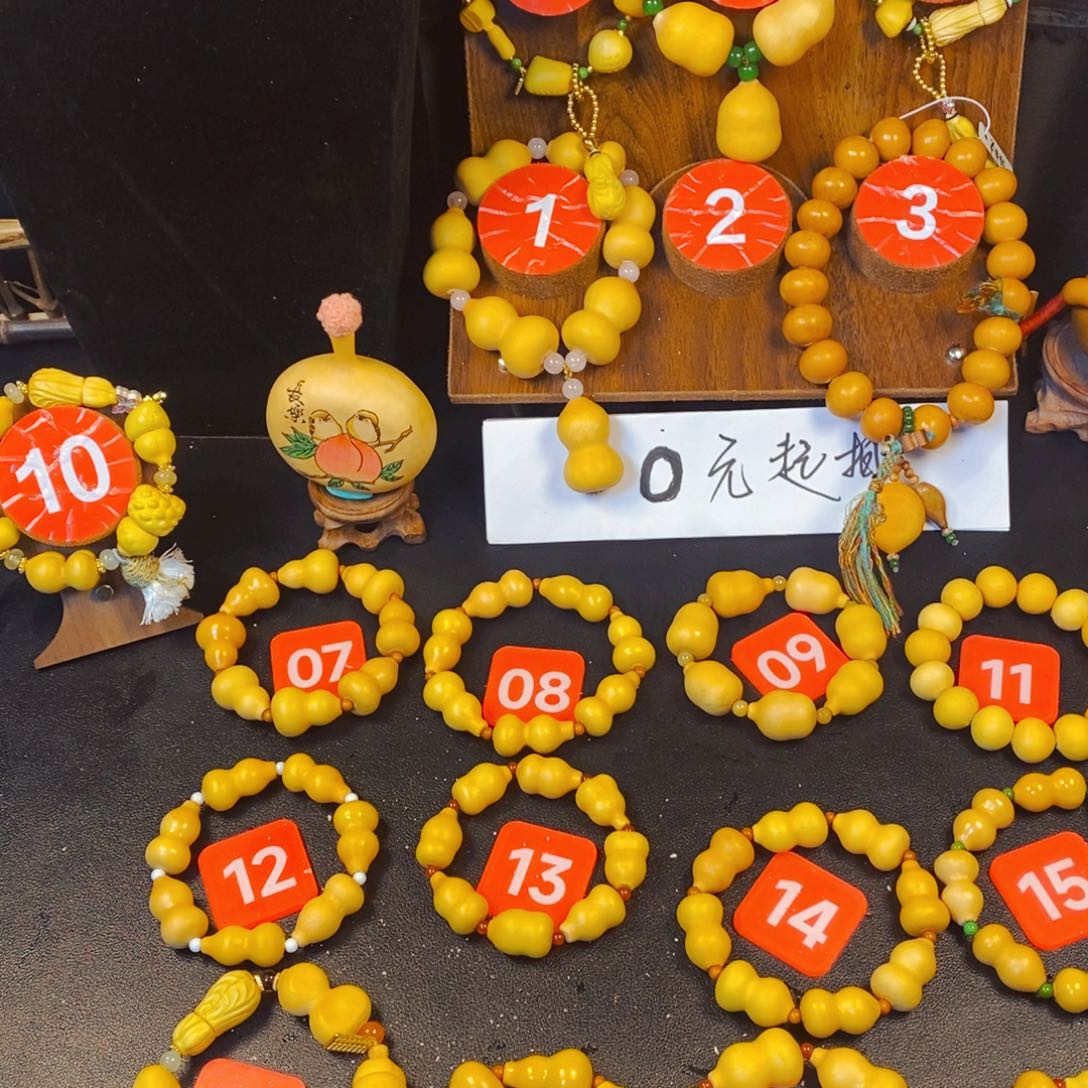 黄杨木心**熙葫芦村等十家贫困人口