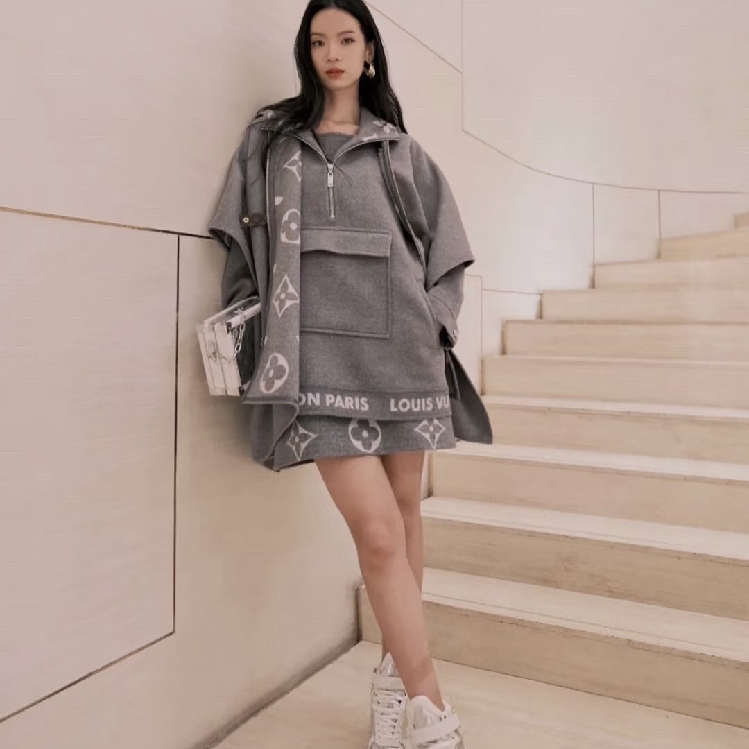 未使用 LouisVuitton/路易威登 D500108/内里满logo拼接帽衫/40码