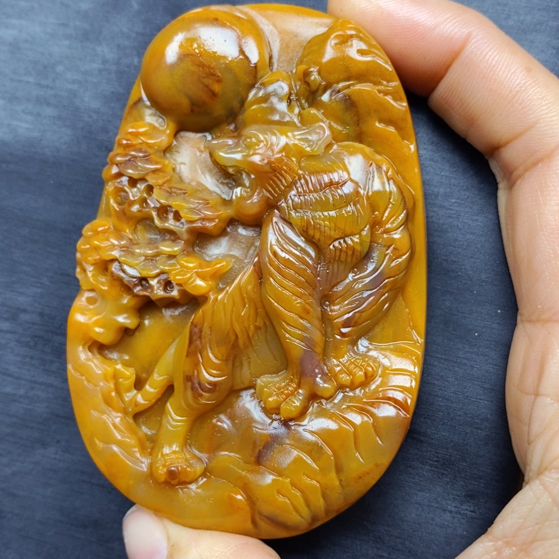 石英质玉（黄龙玉）颈饰未镶嵌