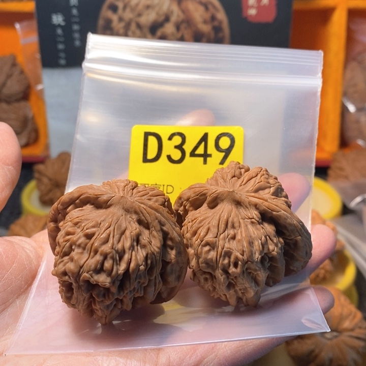 文玩核桃把件W****e四座楼 全品 43