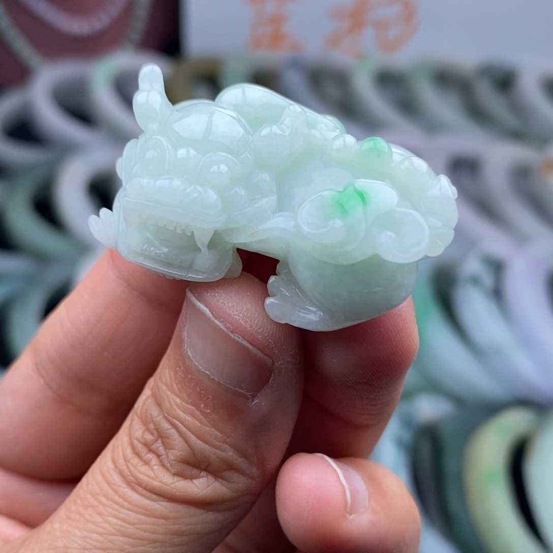 翡翠颈饰未镶嵌貔貅