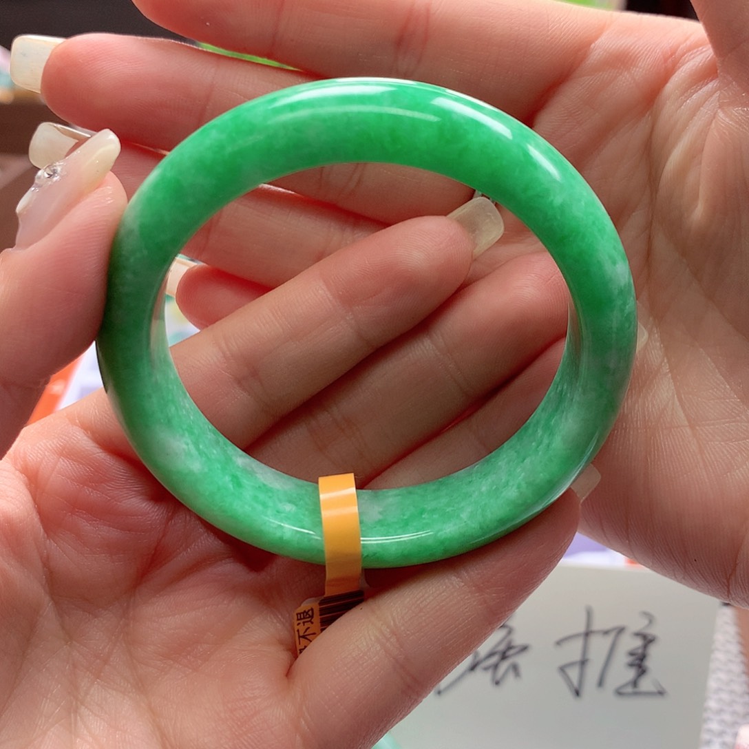 翡翠手镯未镶嵌南***阳翡翠