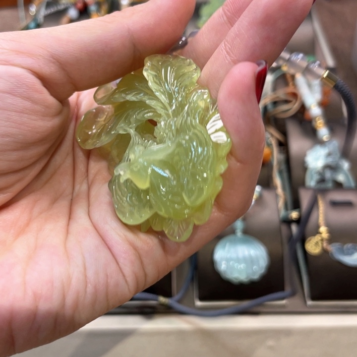 蛇纹石玉颈饰未镶嵌