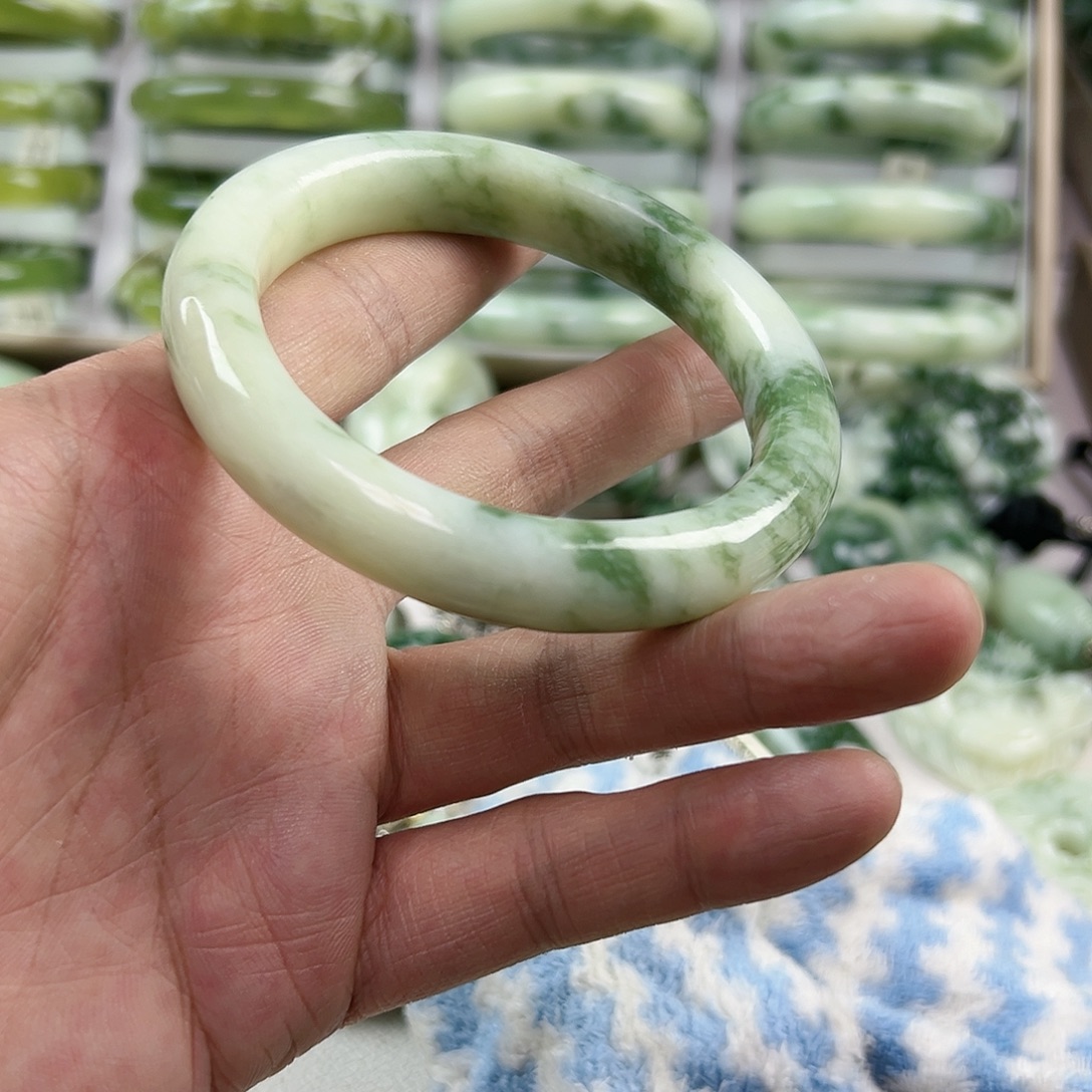 轻***风蛇纹石玉未镶嵌手镯