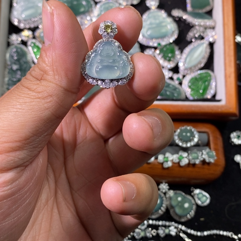 【闪购商品】翡翠颈饰未镶嵌天然