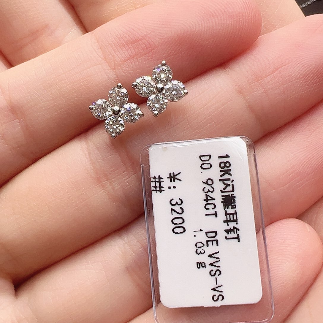 18K金镶嵌套链实验室培育钻石单颗12分，一对闪耀耳钉k白