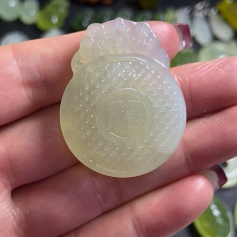 蛇纹石玉挂坠未镶嵌