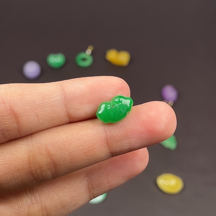 滴***石翡翠未镶嵌颈饰吊坠