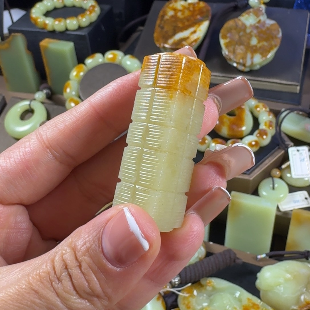 岫岩河磨玉（透闪石质玉）未镶嵌吊坠(不含链)