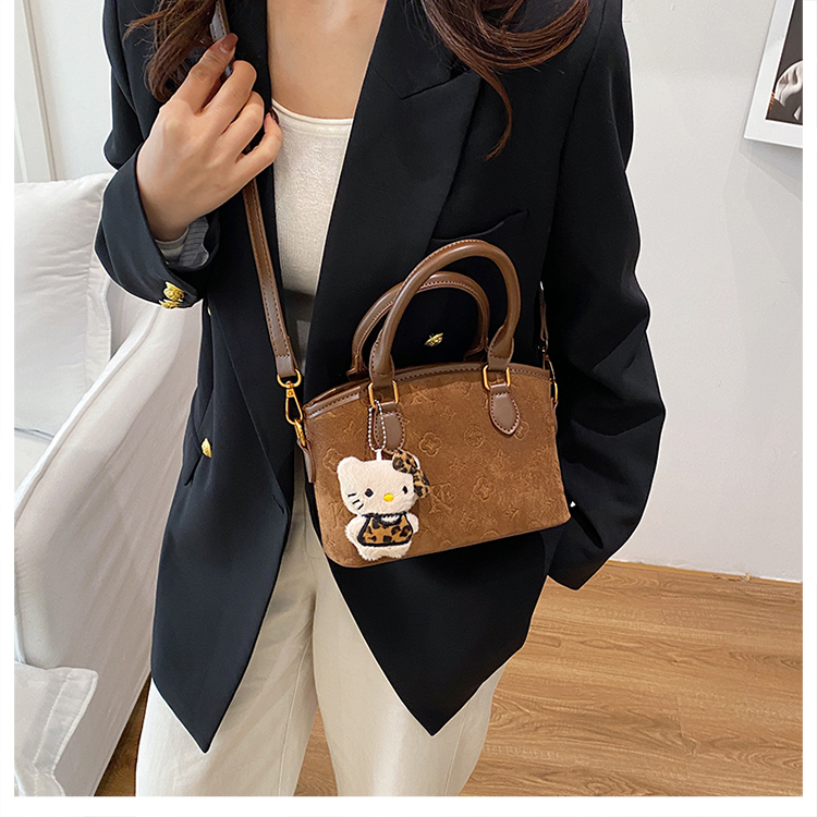 超火的压花短绒秋冬新款高级手提斜挎包包2025网红款精致小包爆款