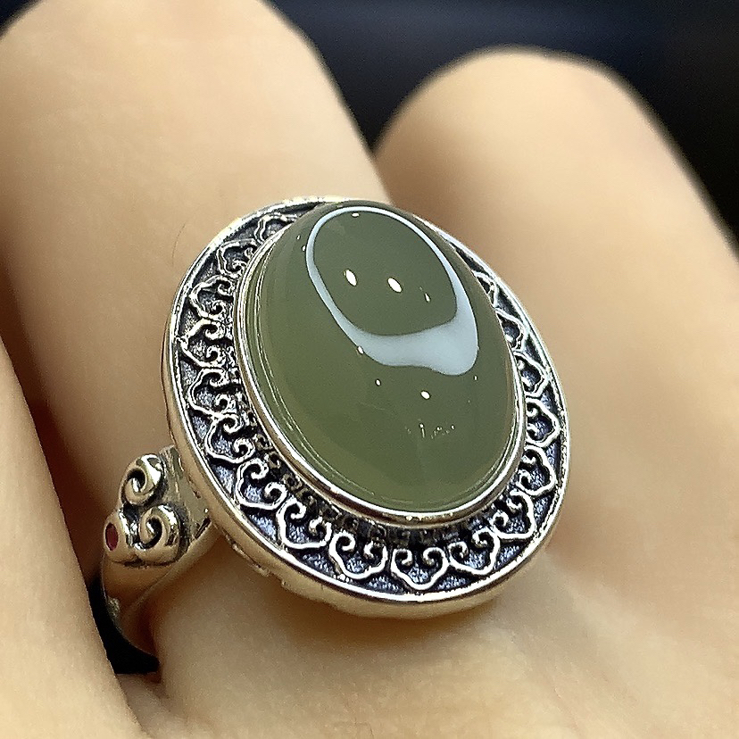 个性如意太阳花大椭圆青玉戒指